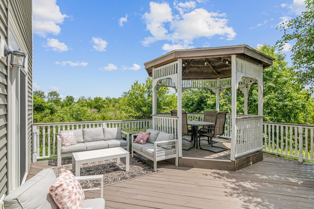 4689 Heritage Parkway N, Hugo, MN 55038