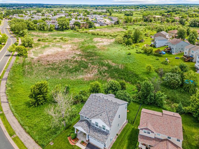 4689 Heritage Parkway N, Hugo, MN 55038