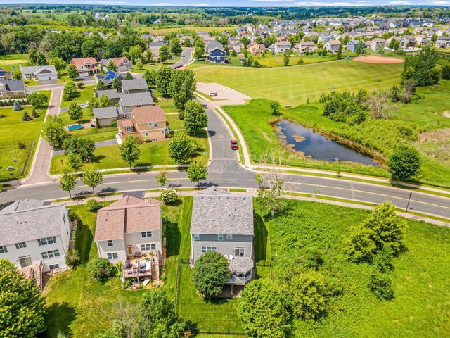 4689 Heritage Parkway N, Hugo, MN 55038