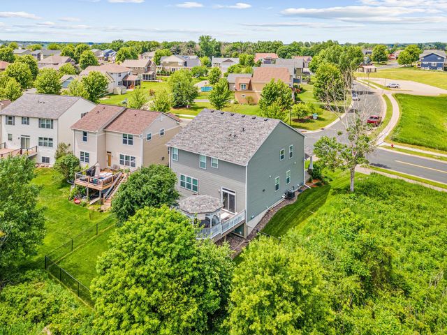 4689 Heritage Parkway N, Hugo, MN 55038