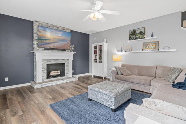 4689 Heritage Parkway N, Hugo, MN 55038