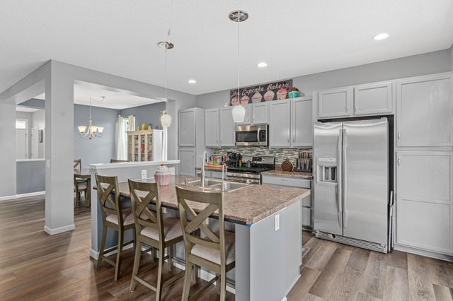 4689 Heritage Parkway N, Hugo, MN 55038
