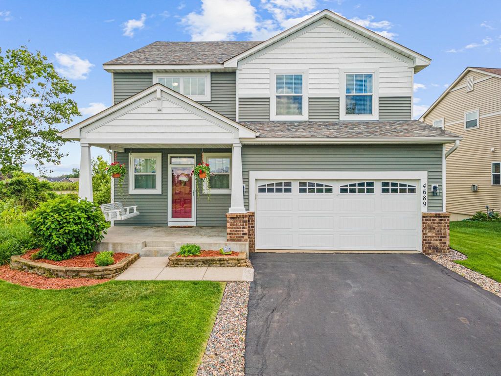 4689 Heritage Parkway N, Hugo, MN 55038