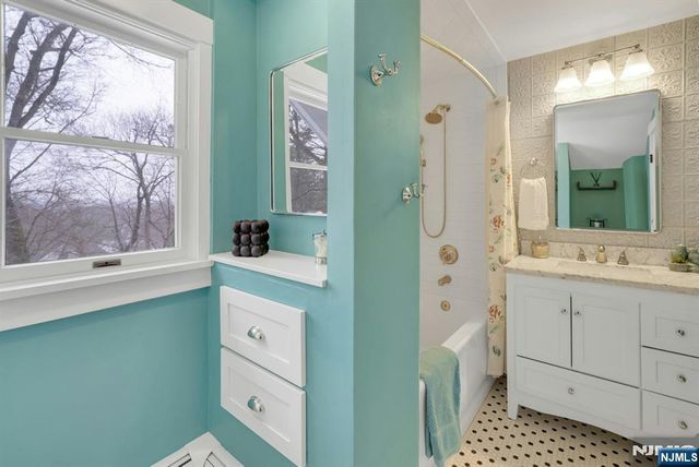 561 Lincoln Avenue, Glen Rock, NJ 07452