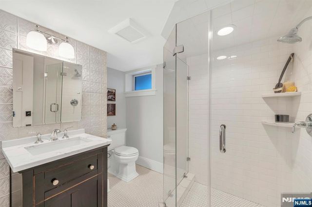 561 Lincoln Avenue, Glen Rock, NJ 07452