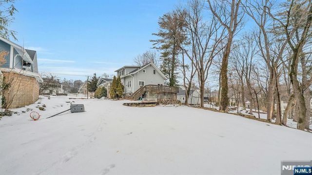 561 Lincoln Avenue, Glen Rock, NJ 07452