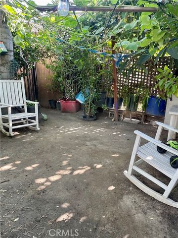 6558 S Van Ness, Los Angeles, CA 90047