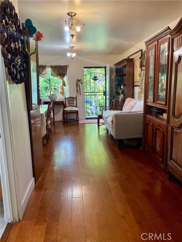 6558 S Van Ness, Los Angeles, CA 90047