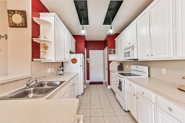 487 Folk Crest Lane, Dickinson, TX 77539