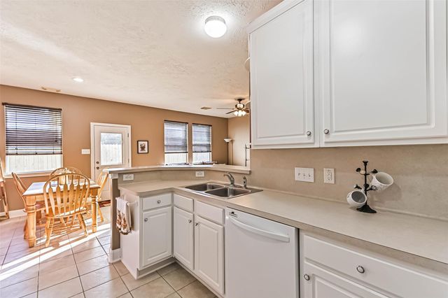 487 Folk Crest Lane, Dickinson, TX 77539