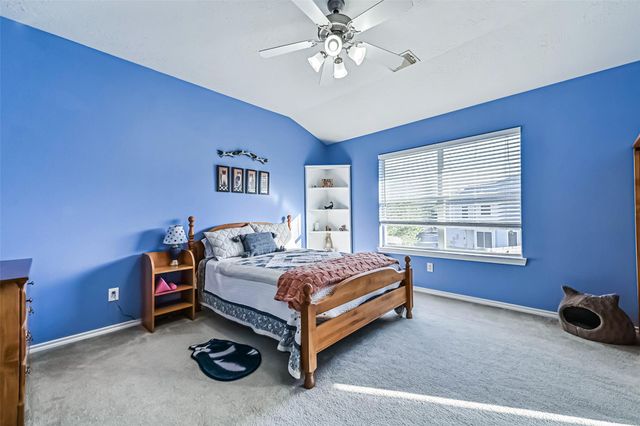 487 Folk Crest Lane, Dickinson, TX 77539