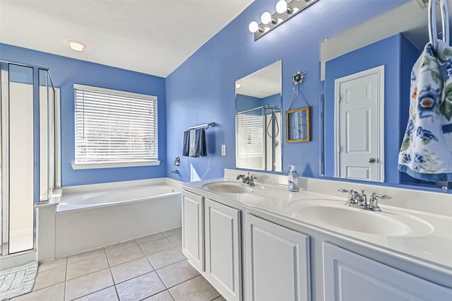 487 Folk Crest Lane, Dickinson, TX 77539