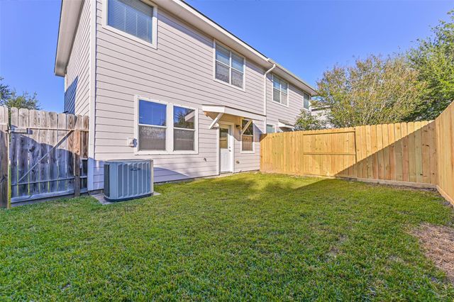 487 Folk Crest Lane, Dickinson, TX 77539