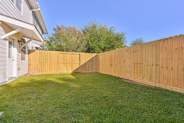 487 Folk Crest Lane, Dickinson, TX 77539