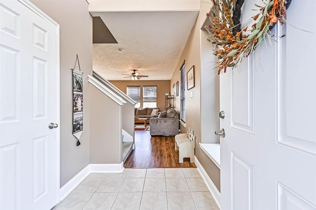 487 Folk Crest Lane, Dickinson, TX 77539