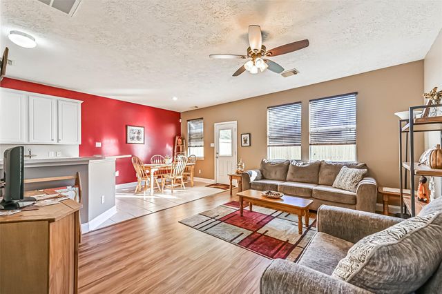 487 Folk Crest Lane, Dickinson, TX 77539