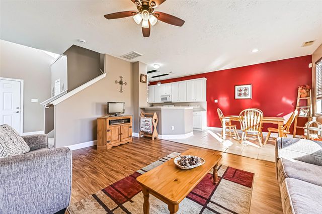 487 Folk Crest Lane, Dickinson, TX 77539