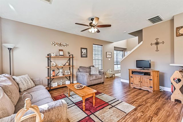 487 Folk Crest Lane, Dickinson, TX 77539