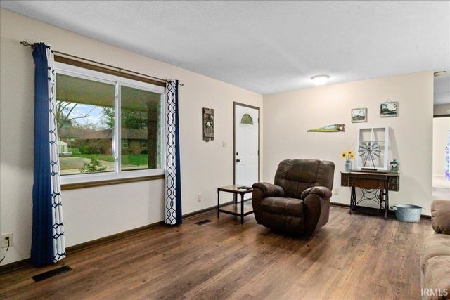 5422 Park Drive, Newburgh, IN 47630