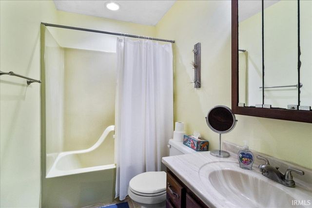 5422 Park Drive, Newburgh, IN 47630