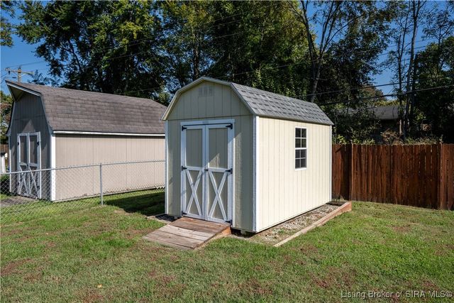 808 Acorn Lane, Jeffersonville, IN 47130