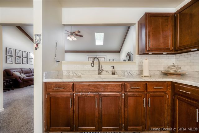 808 Acorn Lane, Jeffersonville, IN 47130