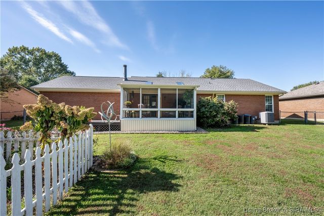 808 Acorn Lane, Jeffersonville, IN 47130