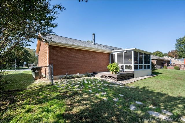 808 Acorn Lane, Jeffersonville, IN 47130