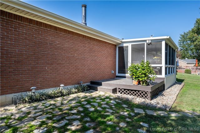 808 Acorn Lane, Jeffersonville, IN 47130