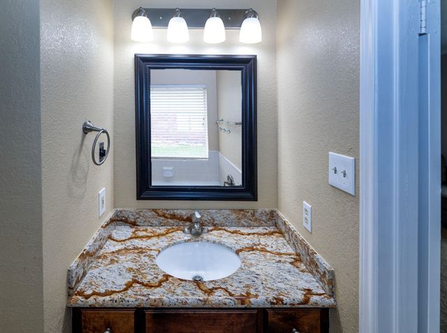 13810 Viewfield Court, Houston, TX 77059