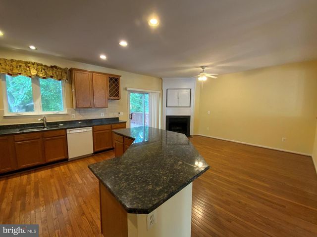 5150 BALLYCASTLE CIR, Alexandria, VA 22315