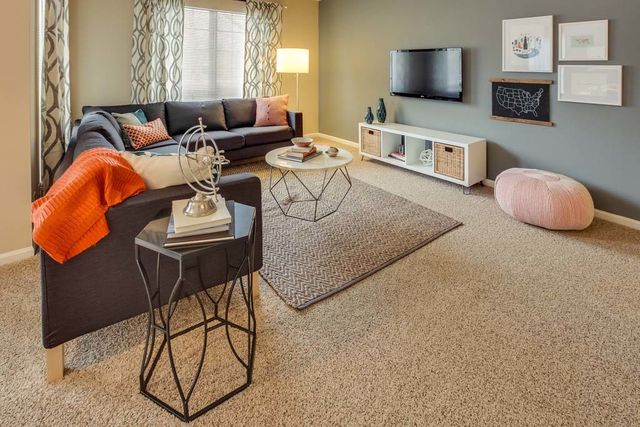 39 Stirling Lane 1712, Willowbrook, IL 60527