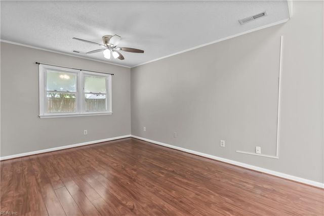 624 Pinebrook DR, Virginia Beach, VA 23462