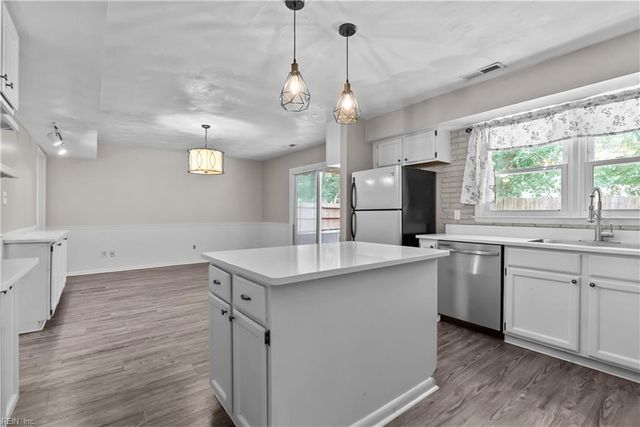 624 Pinebrook DR, Virginia Beach, VA 23462
