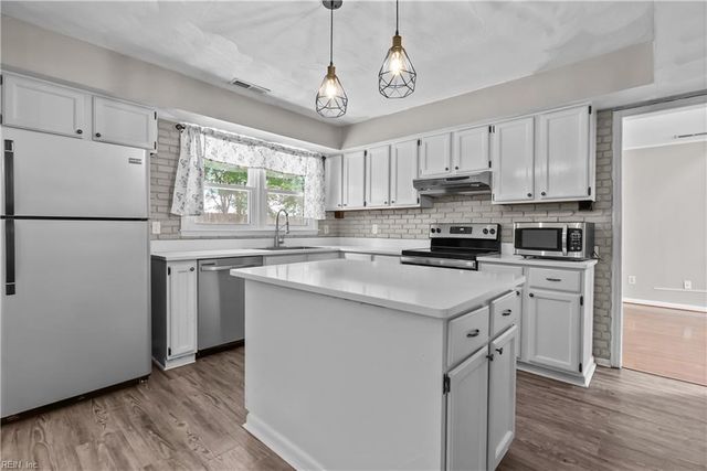 624 Pinebrook DR, Virginia Beach, VA 23462