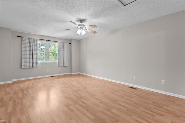 624 Pinebrook DR, Virginia Beach, VA 23462