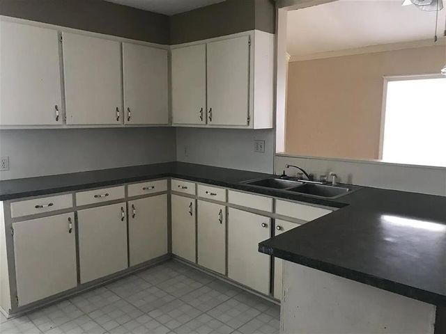 223 S Oak Street, Apache, OK 73006