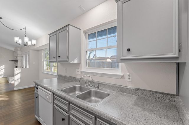 903 E Logan ST E, Round Rock, TX 78664