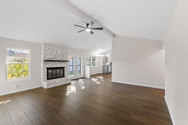 903 E Logan ST E, Round Rock, TX 78664