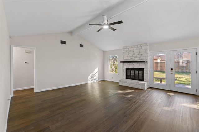 903 E Logan ST E, Round Rock, TX 78664