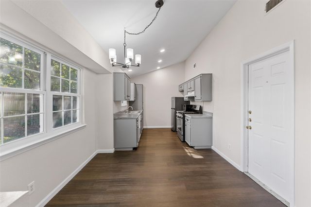 903 E Logan ST E, Round Rock, TX 78664