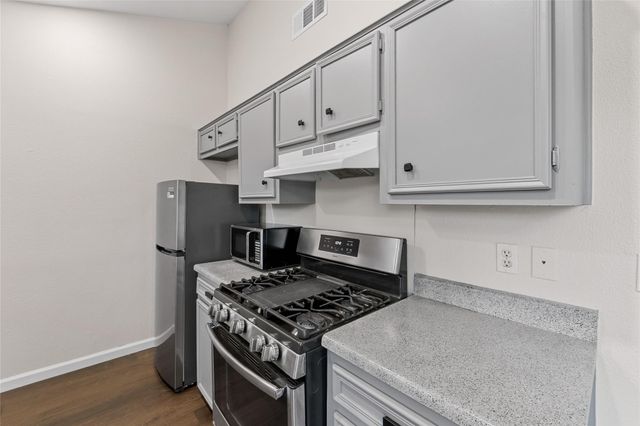 903 E Logan ST E, Round Rock, TX 78664