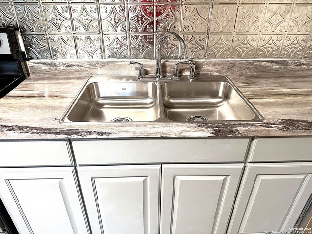 1212 fairview, Beeville, TX 78102