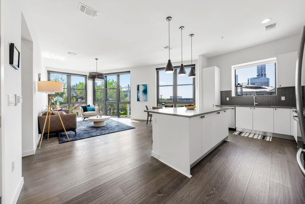 800 Embassy DR 337, Austin, TX 78702
