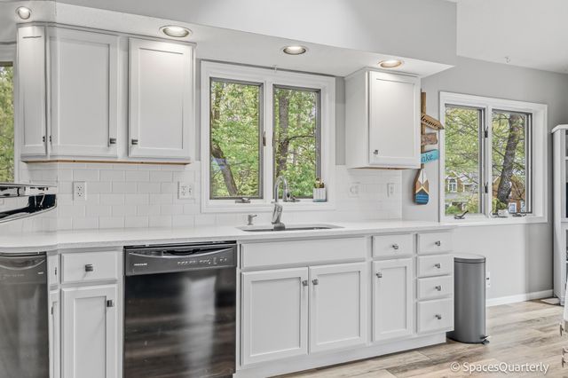 3859 E Forest Glen Avenue, Leesburg, IN 46538