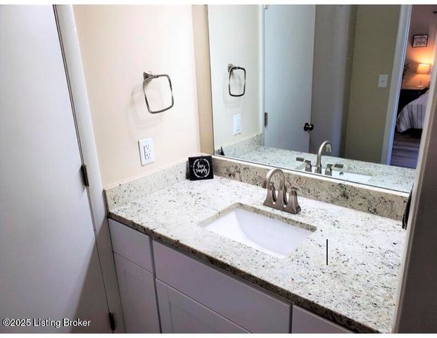 1218 Constitution Dr, Louisville, KY 40214