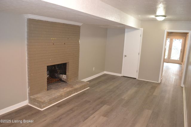 1218 Constitution Dr, Louisville, KY 40214