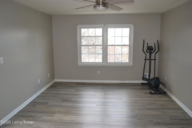 1218 Constitution Dr, Louisville, KY 40214