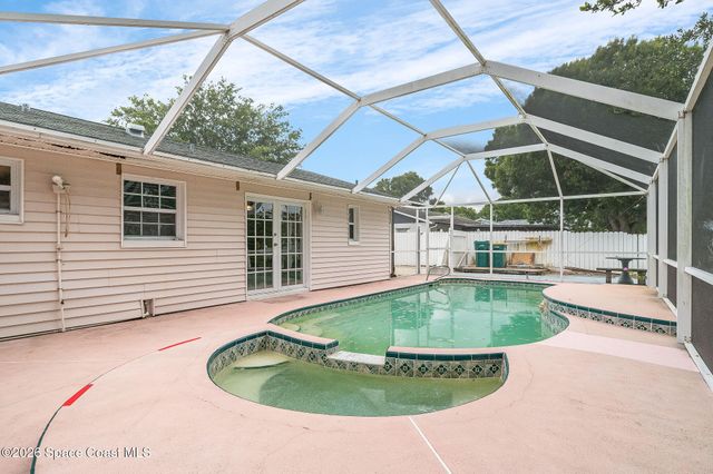 586 Louvre Drive, Melbourne, FL 32935