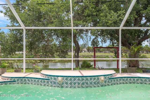 586 Louvre Drive, Melbourne, FL 32935
